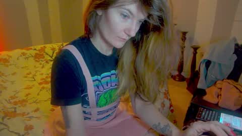 Snapshot of awesomeblossommm chatting on January 7, 2026, 7:38 pm awesomeblossommm online show from January 7, 2026, 7:38 pm