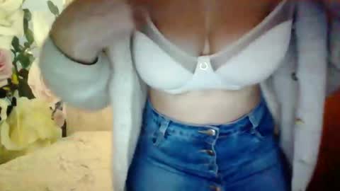 awesomeladyy online show from February 2, 2025, 6:20 pm