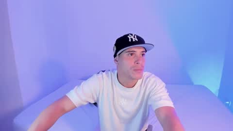 Snapshot of axel__fierro chatting on April 6, 2026, 8:21 pm axel__fierro online show from April 6, 2026, 8:21 pm