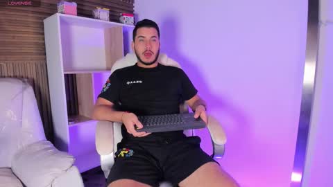 axel_grey_ online show from October 14, 2025, 12:28 pm