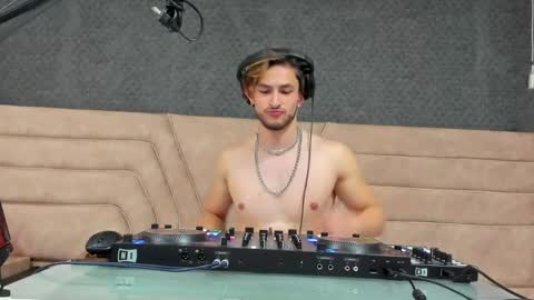 Snapshot of axel_porn_ chatting on April 9, 2026, 6:02 pm Axel online show from April 9, 2026, 6:02 pm