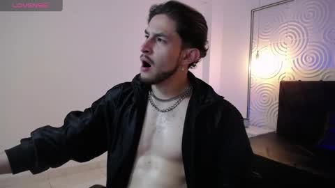 Axel  online show from April 12, 2026, 1:43 am