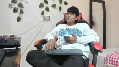 axel_rosse2 online show from November 1, 2025, 10:23 pm