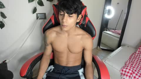 axel_rosse2 online show from November 14, 2025, 10:29 pm