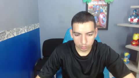 axel_stones_ online show from November 3, 2025, 2:07 pm