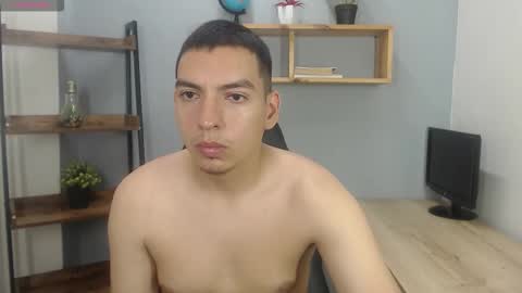 axel_stones_ online show from November 9, 2025, 2:59 pm