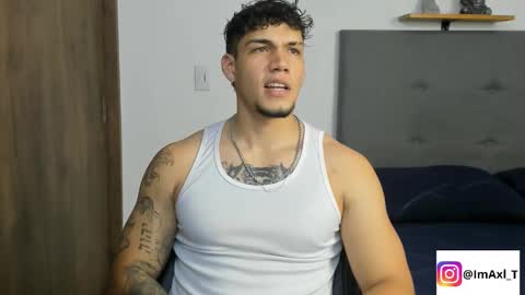 INDEPENDENT MODEL  online show from November 12, 2025, 7:13 pm