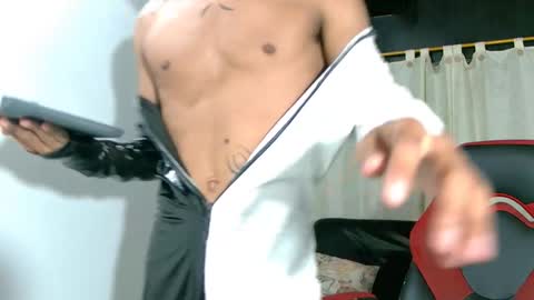 axel_thin online show from April 14, 2026, 2:06 am