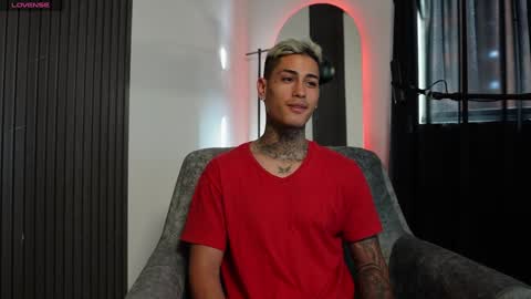 Snapshot of axel_villa chatting on January 8, 2025, 9:23 pm Agustin online show from January 8, 2025, 9:23 pm