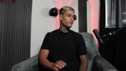 Snapshot of axel_villa chatting on January 14, 2025, 9:20 pm Agustin online show from January 14, 2025, 9:20 pm