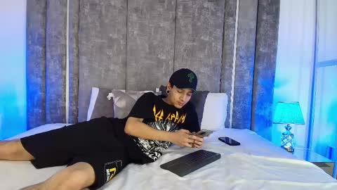 Axel and Renata online show from May 8, 2026, 9:53 pm