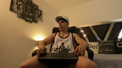 axelmartinezz online show from April 5, 2026, 8:28 pm
