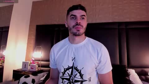 Snapshot of axelthompsom chatting on November 6, 2025, 11:33 am Axel Thompsom online show from November 6, 2025, 11:33 am