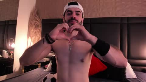 Snapshot of axelthompsom chatting on November 19, 2025, 11:21 am Axel Thompsom online show from November 19, 2025, 11:21 am