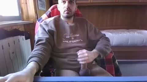 Snapshot of axelxidan chatting on December 31, 2024, 12:15 pm Axel online show from December 31, 2024, 12:15 pm