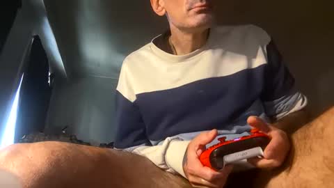 Snapshot of axion13 chatting on November 10, 2025, 11:31 am axion13 online show from November 10, 2025, 11:31 am