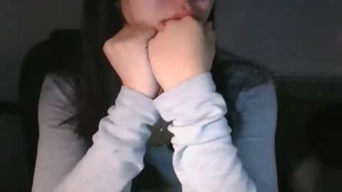 axue online show from November 26, 2025, 10:33 pm