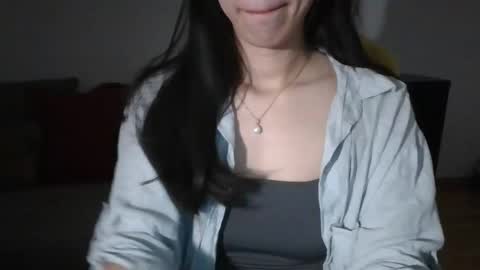 axue online show from December 4, 2025, 9:23 pm