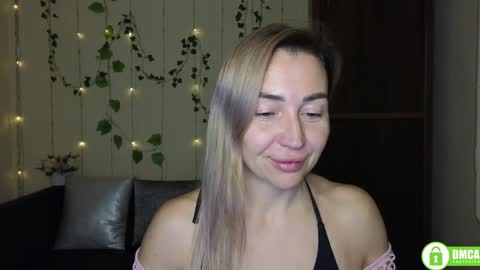 Jully online show from December 18, 2025, 6:47 pm