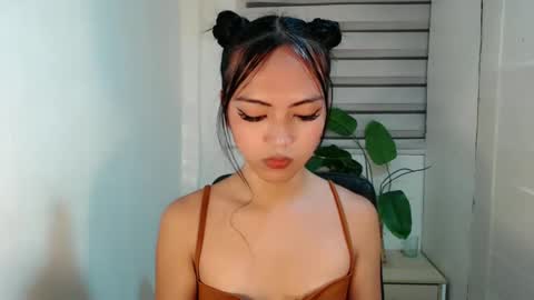 ayalvrs18 online show from February 12, 2025, 5:58 am