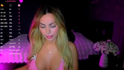  Ayla Demir  online show from April 15, 2026, 8:53 pm