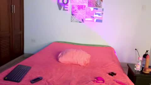 aylah_beckham online show from April 18, 2026, 11:47 am