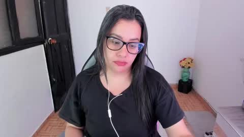 SandyMODELINDEPENDIENT online show from February 2, 2025, 7:09 am