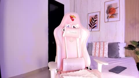 Ayleen online show from November 7, 2025, 12:38 pm