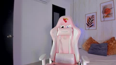 Ayleen online show from November 30, 2025, 1:04 pm