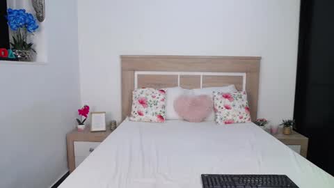 Aylin Ross online show from November 11, 2025, 7:58 pm