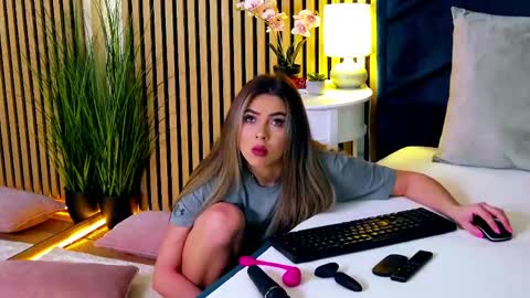 AylinRosee online show from May 17, 2026, 2:31 am