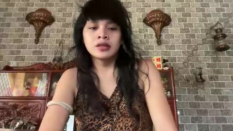 aymkyline online show from November 21, 2025, 2:10 am