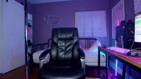 Snapshot of aynmarie chatting on February 13, 2025, 10:43 pm mia rand online show from February 13, 2025, 10:43 pm