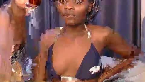 Azalea online show from October 30, 2025, 6:41 pm