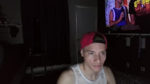 azell19 online show from January 5, 2025, 11:01 pm