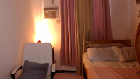 Lina online show from December 22, 2025, 4:09 am