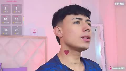 aziel_tay online show from October 18, 2025, 11:33 am