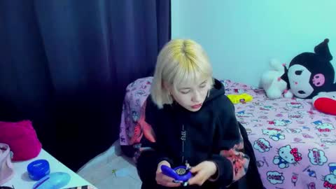 Azu Moure online show from March 2, 2026, 4:14 am