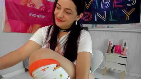 Azucena R online show from October 8, 2025, 2:14 pm