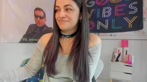 Azucena R online show from October 9, 2025, 3:32 pm