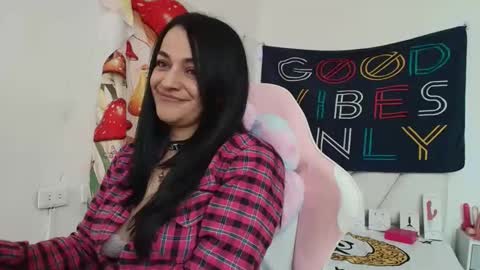 Azucena R online show from April 20, 2026, 3:37 pm