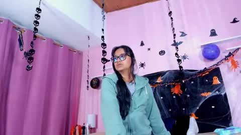 azul_moon online show from October 19, 2025, 3:40 am