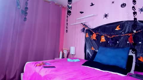 azul_moon online show from October 31, 2025, 4:02 am