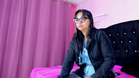 azul_moon online show from November 24, 2025, 3:39 am