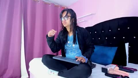 azul_moon online show from December 2, 2025, 3:56 am