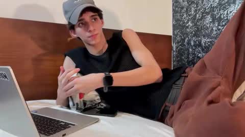 Snapshot of azulyfucsia chatting on November 27, 2025, 6:26 am nice boy online show from November 27, 2025, 6:26 am