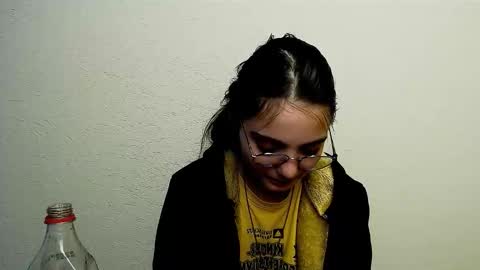 azumi_chan_ online show from December 18, 2025, 7:14 am