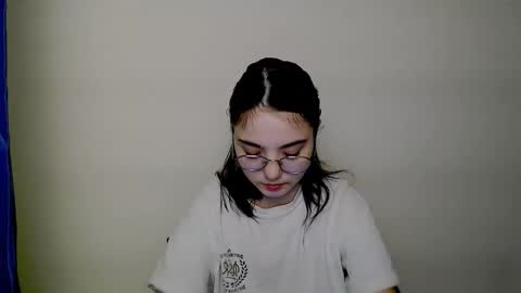 azumi_chan_ online show from January 12, 2026, 11:21 pm