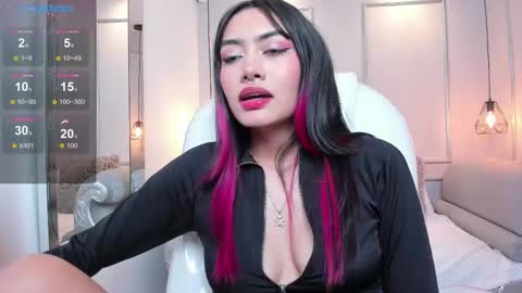 Azura online show from February 18, 2025, 12:04 am