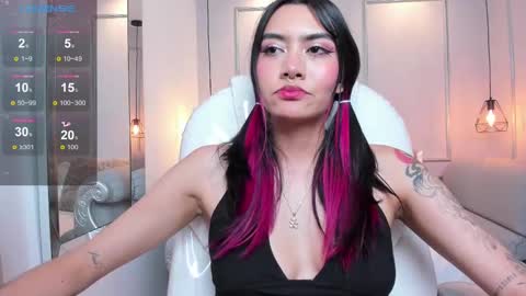 Azura online show from February 20, 2025, 11:32 pm